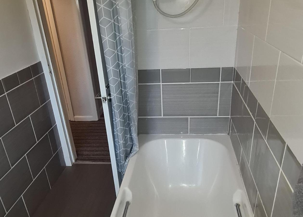Beautiful 2-Bed Apartment In 캠벨타운 외부 사진