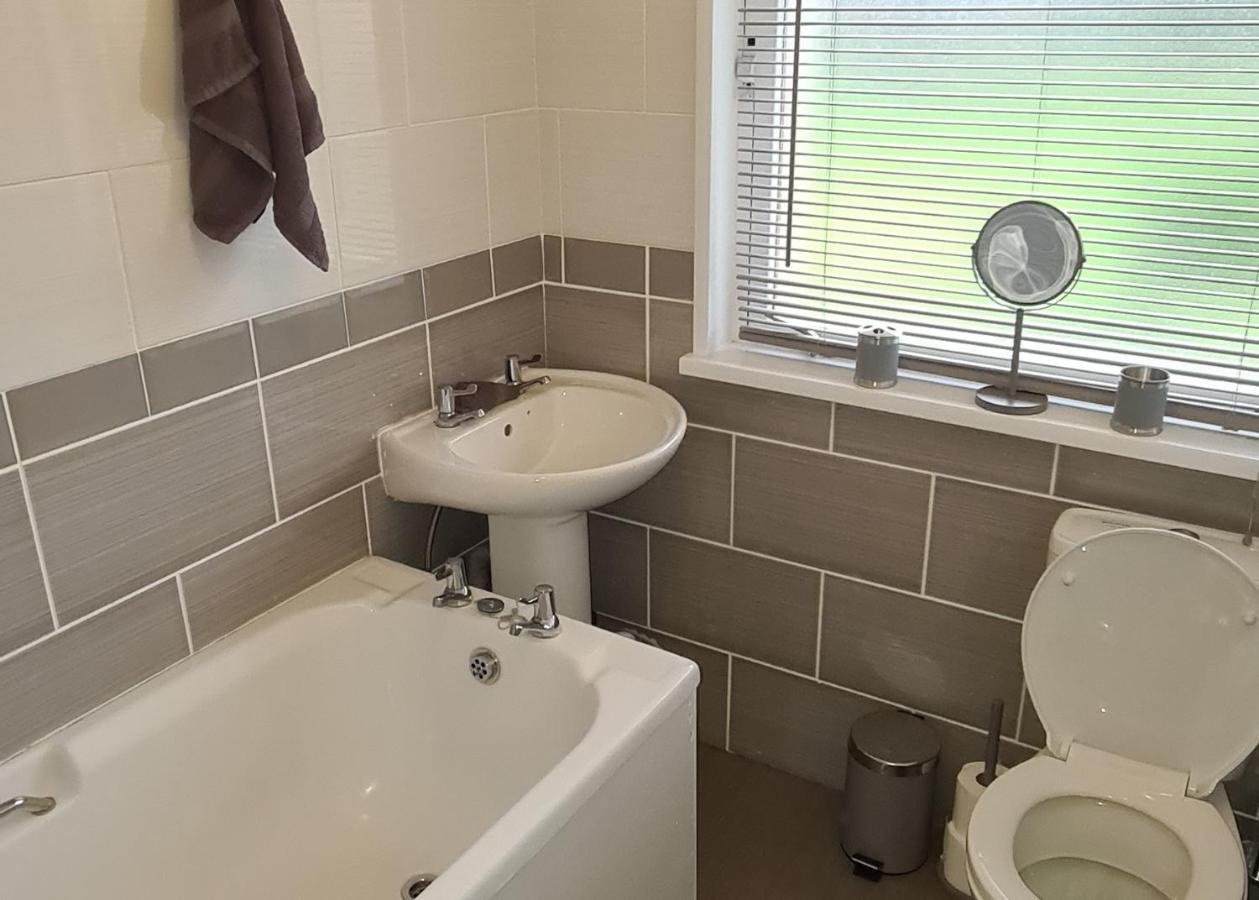 Beautiful 2-Bed Apartment In 캠벨타운 외부 사진
