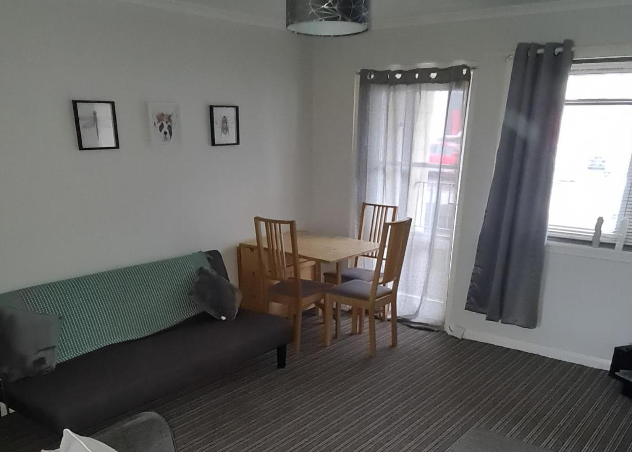Beautiful 2-Bed Apartment In 캠벨타운 외부 사진
